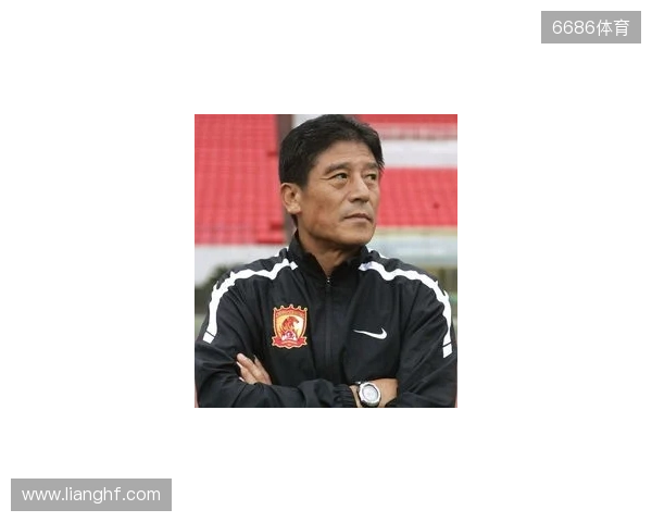 渝媒：李章洙在重庆被球迷请吃火锅，他直接吃的红锅微辣